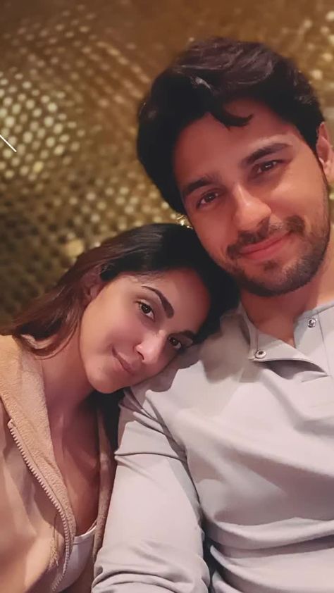 Kiara Advani And Sidharth Malhotra, Funny School Answers, Too Cute To Handle, Koffee With Karan, Cute Celebrity Couples, Sidharth Malhotra, Birthday Vacation, Bollywood Couples, Feeling Pictures