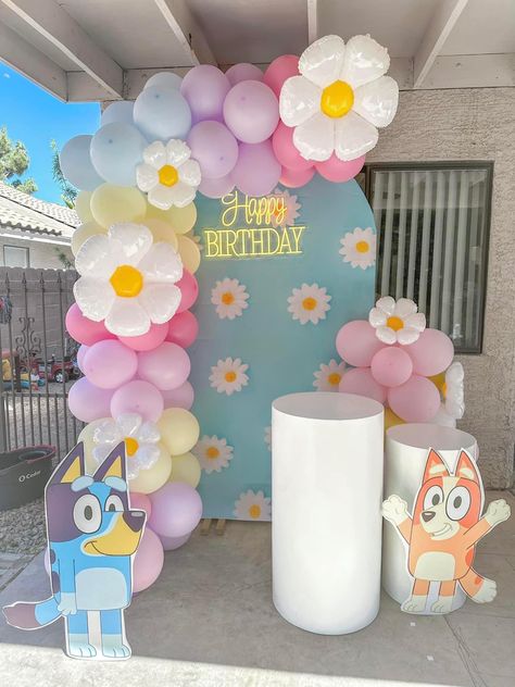 Daisy Party, Simple Birthday Decorations, Second Birthday Ideas, 2nd Birthday Party Themes, Birthday Party Theme Decorations, Mia 3, Baby Birthday Party, Ideas Para Fiestas, 6th Birthday Parties