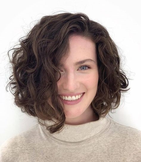 Bob Haircut for Natural Wavy Hair Wavy Jaw Length Bob, Short Style For Wavy Hair, Shag Bob For Thick Wavy Hair, Bobbed Wavy Hair, 2b Bob Hairstyles, Medium Short Hair Wavy, Long Bob For Curly Hair Wavy Lob, Natural Curl Shoulder Length Hair, Wavy Hair Long Bob Haircut