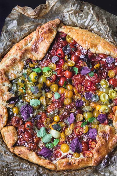 Savory Galette Dough, Savory Party Snacks, Pastries Savory, Galette Dough, Colorful Meals, Savory Galette, Colorful Dinner, Tomato Galette, Savory Pastries