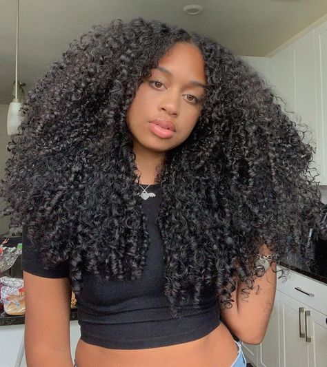 Long Curly Hair Ideas, Curly Hairdos, Long Natural Curly Hair, Curly Hair Ideas, Big Curly Hair, Pelo Afro, Curly Hair Styles Easy, Beautiful Curly Hair, Curly Hair Inspiration