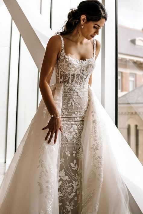 Wedding Dress Overskirt, Top Wedding Dress Designers, Couture Wedding Gowns, Fitted Wedding Dress, Wedding Dress Couture, Couture Wedding, Couture Gowns, Bridal Wedding Dresses, Bridal Couture