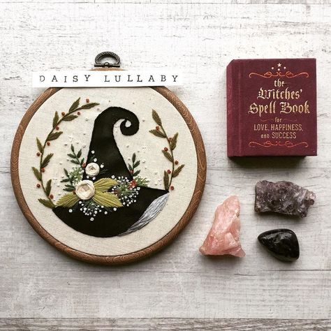 Witch Embroidery: 20 Works by Paige Ashleigh for those who Believe in Magic, фото № 1 Embroidery Ideas Easy, Witch Embroidery, Motif Mandala Crochet, Garden Witch, Craft Decorations, Halloween Embroidery, Hand Embroidery Art, Believe In Magic, Embroidery Ideas