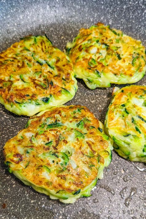 Zucchini Onion Fritters, Leftover Zucchini Insides, Best Zucchini Fritters, Low Calorie Zucchini Fritters, Zucchini Fritters No Flour, Zucchini Fritters No Egg, Zucchini Insides Recipe, Zucchini Recipes Fried, Meals With Shredded Zucchini