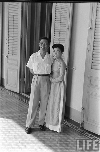 Madame Nhu, Older Family Photography, Vietnam Costume, Decades Fashion, Vietnamese History, Paul And Linda Mccartney, Vietnam History, Saigon Vietnam, Linda Mccartney