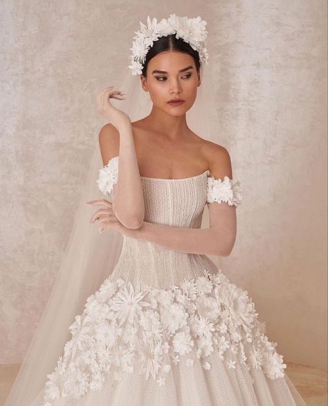 Bridal Ball Gowns, Hamda Al Fahim, Outfit Creator, Plain Wedding Dress, Bespoke Wedding Dress, Bridal Ball Gown, Wedding Dresses Strapless, Wedding Dress Sizes, Bridal Inspo