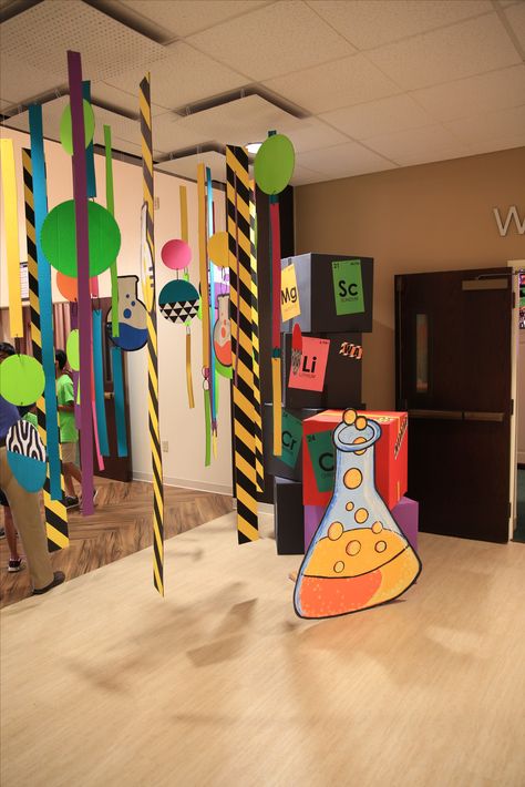 Hallway decoration ideas for #TimeLab #VBS2018 Laboratory Decorations Ideas, Vbs Science Lab Decorations, Science Fair Decoration Ideas, Science Lab Decorations, Science Birthday Party Ideas, Science Display, Mad Science Party, Scientist Birthday, Hallway Decoration