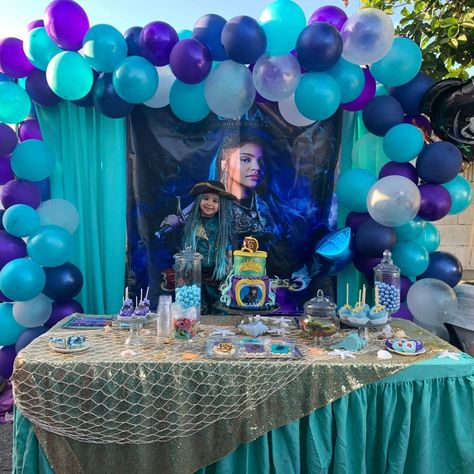 Descendants Uma backdrop Main table & Balloon Decoration Uma Party Ideas Descendants, Uma Descendants Party, Uma Birthday Party Ideas, Descendants Party Ideas Decoration, Descendants Decorations, Descendants Uma, Descendants Party Ideas Birthdays, Descendants Cake, Uma Descendants