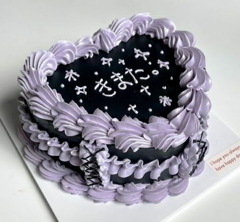 Purple 18th Birthday Cake, Purple And Black Cake, Crochet Boxes, Gothic Birthday Cakes, Purple Cakes Birthday, Korean Cake, Purple Cakes, Themed Food, 18th Birthday Cake