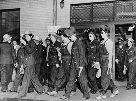 women working in factories during ww2 | Denim-clad female workers leaving the factory during WWII Women Welders, History Of Jeans, Women Welder, Ww2 Women, Wwii Women, History Major, Greatest Generation, Women At Work, Women Working