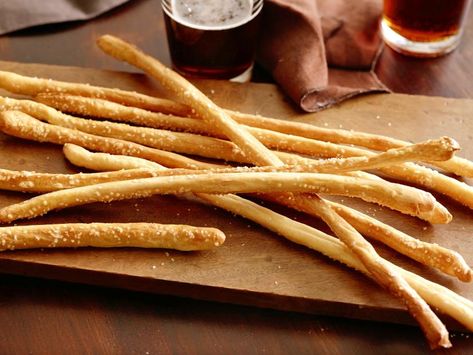 Alton Brown Pretzel Recipe, Hard Pretzels Recipe, Hard Pretzels, Brown Food, Healthy Appetizer Recipes, Pretzels Recipe, Alton Brown, Pretzel Sticks, Snack Attack