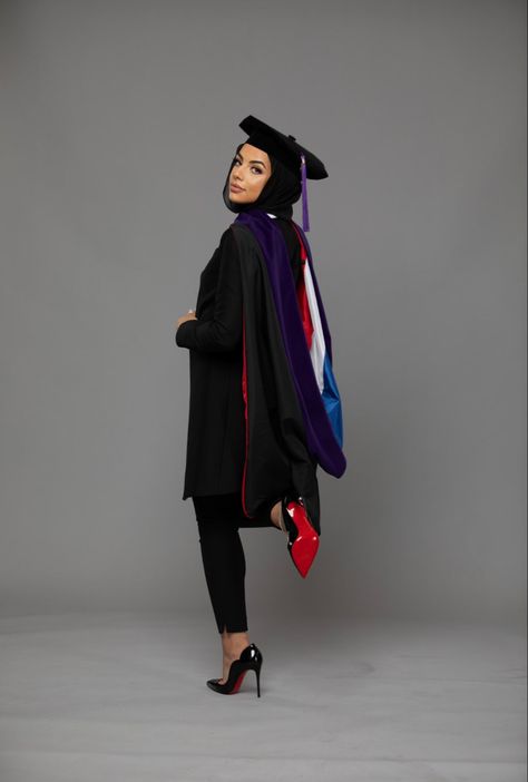 Graduation Hood, Graduation Ceremony Outfit, Juris Doctor, Nursing Graduation Pictures, Graduation Pic Ideas, College Graduation Photoshoot, College Graduation Pictures Poses, Graduation Look, Woman In Suit