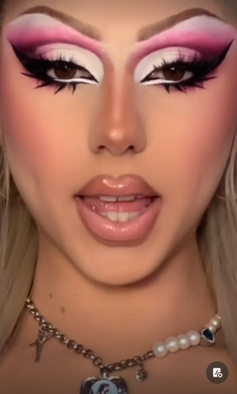 Easy Drag Eye Makeup, Cute Drag Makeup, Pink Drag Eye Makeup, Drag Makeup On Women, Drag Inspo Makeup, Hooded Eye Drag Makeup, Y2k Drag Makeup, Drag Eyeshadow Looks, Drag Makeup Tutorial Step By Step