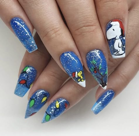 Christmas Movie Nail Art, Charlie Brown Nails Christmas, Peanuts Christmas Nails, A Christmas Story Nails, Christmas Story Nails, Christmas Cartoon Nails, Snoopy Christmas Nails, Charlie Brown Christmas Nails, Cartoon Christmas Nails