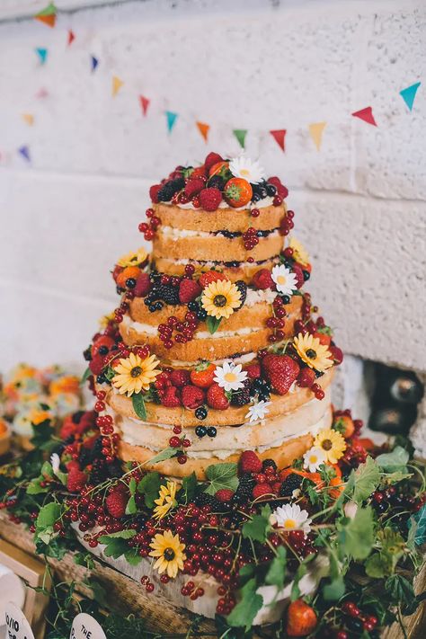 Outdoor Summer Wedding With Colourful Homemade Decor Cake With Fresh Fruit, Retro Wedding Theme, Wedding Color Schemes Summer, 21st Bday Ideas, Outdoor Summer Wedding, Summer Wedding Cakes, Late Summer Weddings, Bright Color Schemes, Summer Garden Wedding