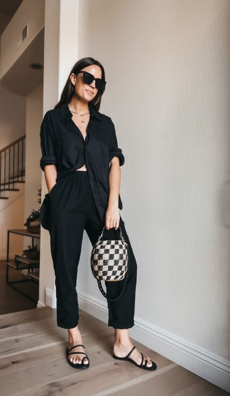 Black Linen Button Up Shirt Outfit, Black Oversized Shirt Outfit Women, Oversized Black Button Up Shirt Outfit, Black Linen Shirt Outfit Women, Black Linen Shirt Outfit, Black Summer Outfits, Natalie Borton, Black Linen Shirt, Japan Outfits