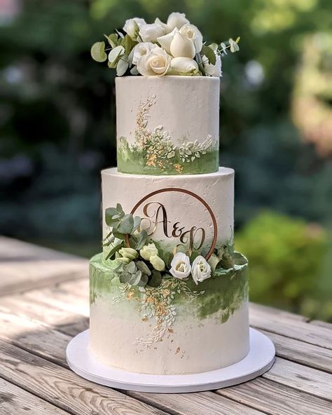 Wedding Cake Olive, Wedding Cake Emerald Green, Olive Green Weddings, Perfect Wedding Cake, Green Wedding Cake, Boho Wedding Cake, 3 Tier Wedding Cakes, Green Cake, Green Themed Wedding