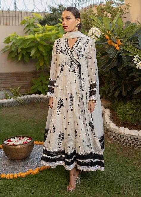 Angharka Style Kurti, Angharka Style Frock, Angharka Style, Ladies Suits Indian, Angrakha Style, Classy Outfits For Women, Embroidered Motifs, Pakistani Fashion Casual, Simple Pakistani Dresses