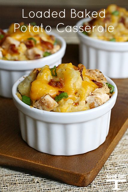 Loaded Baked Potato Casserole- serve in individual ramekins or as a big casserole. Full of chicken, potatoes, cheese, and bacon! Ramkin Recipes, Ramekin Recipe, Cocotte Recipe, Loaded Baked Potato Casserole, Ramekin Dishes, Recipe For 1, Mini Casseroles, Baked Potato Casserole, Loaded Baked Potato