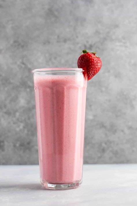 Learn how to make a delicious smoothie every time with this guide! Smoothie Without Milk, Strawberries Recipes, Strawberry Smoothie Recipe, Refreshing Smoothies, Recipes Strawberry, Taco Toppings, Fresh Strawberry Recipes, Strawberry Breakfast, Smoothie Recipes Strawberry