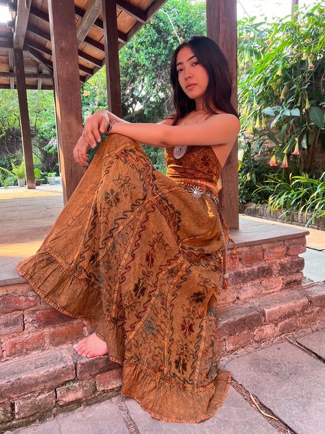 Introducing our Pari Vintage Vibe Brown Embroidery Maxi Skirt, perfect for embracing those boho and hippie vibes! This stunning skirt features pleated borders that add a touch of elegance, while the maxi length offers a chic and comfortable fit.Crafted with fairly-core fashion inspiration, this skirt is ideal for creating enchanting cottage-core looks. Whether you're strolling along sandy shores or exploring hidden getaways, this skirt will ensure you're dressed to impress. Its flowing silhouett Earthy Maxi Skirt, Cottage Clothes Aesthetic, Patterned Maxi Skirt, Brown Boho Outfit, Fairy Hippie Outfits, Maxi Skirt And Tshirt, Black Hippie Aesthetic, Brown Dress Aesthetic, Moda 70s