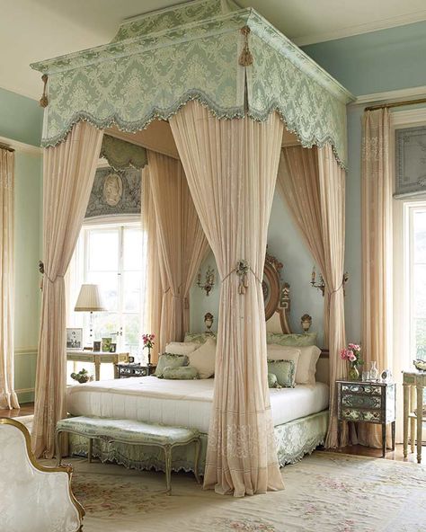 Bedroom Decor Royal, Royal Decor Home, Chateaux Interiors Bedroom, Modern Victorian Guest Room, 1920s House Aesthetic, 1920s Room Aesthetic, Royal Bedroom Princesses, 1920s Room, 1920 Bedroom