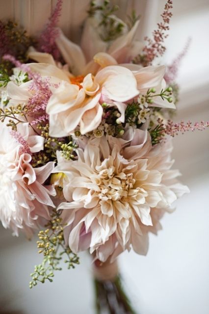 Gorgeous blush bouquet. #blushpink #bouquet Cafe Au Lait Dahlia Bouquet, Wedding August, Dahlia Bouquet, Blush Bouquet, Fancy Flowers, Diy Rose, You're Beautiful, Beautiful Bouquet, Beautiful Blooms