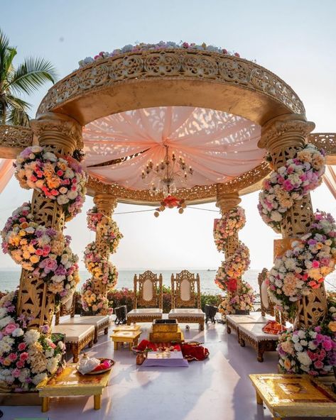 Beach Wedding Decorations Indian, Mandap Designs Indian Indoor, Traditional Hindu Wedding Decor, Manifest Wedding, Marriage Activities, Mandap Setup, Indian Beach Wedding, Hindu Wedding Decorations, Indian Wedding Venue