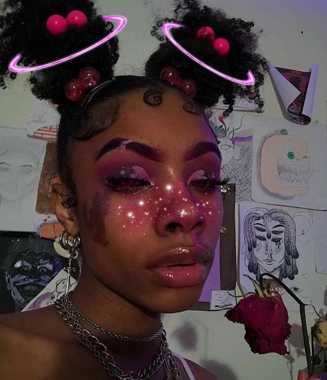 Pink And Yellow Makeup, Space Girl Costume, Sun Child, Alien Makeup, Afro Punk Fashion, Space Makeup, Edgy Girls, Alien Costume, Alien Aesthetic