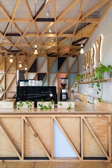 Design Café, Plafond Design, 카페 인테리어 디자인, Coffee Shop Design, Dark Interiors, Wood Ceilings, Hospitality Design, Restaurant Interior, Cafe Interior