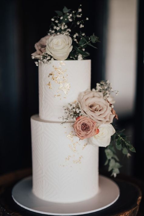 2-tier wedding cake of Min Yee and Brennan at Yarra Ranges Estate Wedding. Photographed by Rick Liston Wedding Cake Simple Elegant, Tall Wedding Cakes, 2 Tier Wedding Cakes, Raise The Roof, Yarra Valley Wedding, Boho Wedding Cake, 3 Tier Wedding Cakes, Wedding Cake Alternatives, Small Wedding Cakes