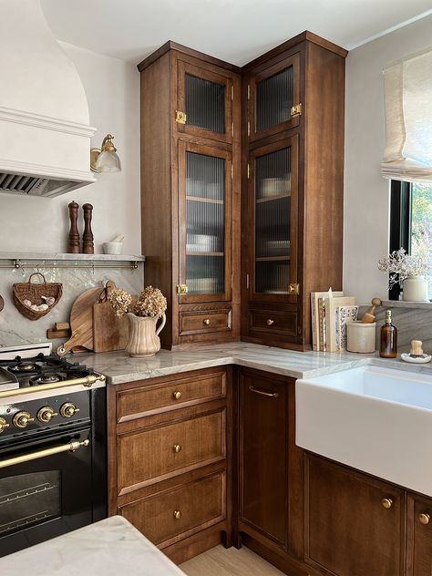 Wood Marble Kitchen, Australia Apartment, European Kitchen, Dark Wood Kitchens, Desain Pantry, European Kitchens, Dark Wood Cabinets, Staining Cabinets, Wood Kitchen Cabinets