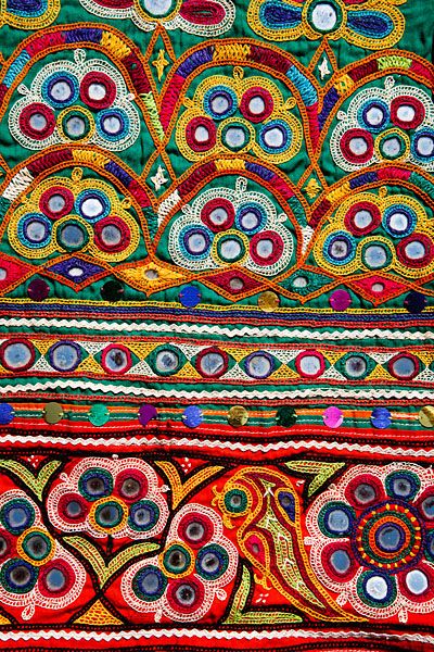 bag with colors and mirrors stolen from a prism Kutch Gujarat, India Textiles, Kutch Work, Indian Patterns, Goa India, Brazilian Embroidery, Indian Textiles, Indian Embroidery, Indian Fabric