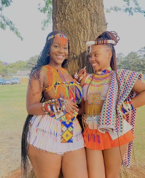 Zulu Outfits South Africa, Zulu Traditional Attire Umemulo, Zulu Dance Dancers, Zulu Women Beauty, Zulu Attire, Zulu Culture, Zulu Maidens, Zulu Worrier, Zulu Traditional Attire