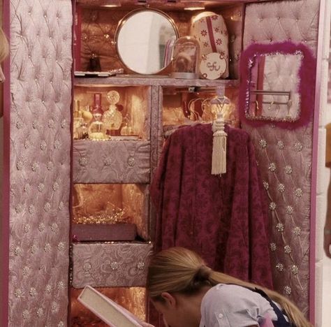 highschool musical • sharpay evans • pink aesthetic Sharpay Evans Locker, Sharpay Locker, 2000s Girly Aesthetic, Barbie Charm School, 2000s School, Sharpay Evans, Princess Charm School, Elle Woods, Charm School