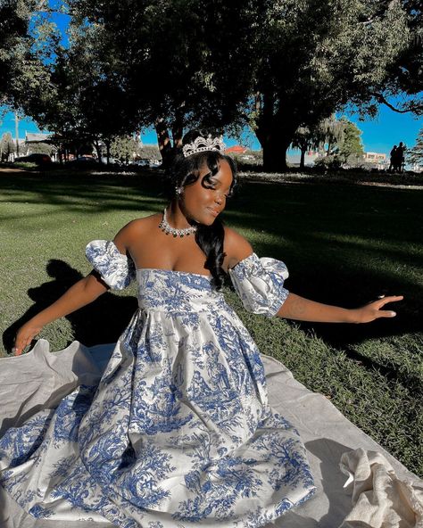 Tatenda Luna | We picnicked and we promenaded @ihirwe_events 🌸🤍 . . #bridgerton #regencycore #regency #springfashion #royalcoreaesthetic | Instagram Bridgerton Aesthetic Black Women, Bridgerton Aesthetic Outfits, Regencycore Aesthetic, Bridgerton Outfits, Royal Core Aesthetic, Princesscore Aesthetic, Fairytale Life, Bridgerton Aesthetic, Era Aesthetic