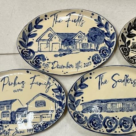 smiley riley on Instagram: "The black platter 🥹😍😎🖤🖤🖤🖤🖤🖤" Family Plate Painting Ideas, Serving Platter Painting Ideas, Platter Painting Ideas, Hand Painted Plates Ideas, Hand Painted Pottery Plates, Painted Plates Ideas, House Pottery, Sharing Platters, Holidays Ideas