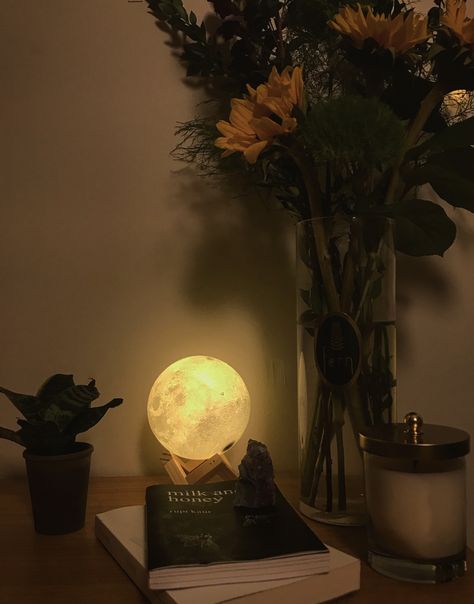 Moon Aesthetic Room, Night Lamp Aesthetic, Aesthetic Moonlight, Putih Aesthetic, Sanctuary Decor, 3d Moon, Photo Lamp, Camera Tattoo, Moon Lamp