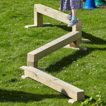 DIY Barefoot Sensory Path Outdoor Balance Beam, Diy Balance Beam, Neighborhood Ideas, Sensory Gardens, Kids Outdoor Playground, Outdoor Kids Play Area, Sensory Path, Kids Backyard Playground, Play Area Backyard