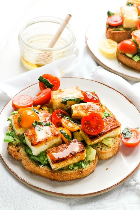 Halloumi Recipes, Cooking Halloumi, Toast With Avocado, Toast Toppers, Sourdough Toast, Fried Halloumi, Almond Butter Recipes, Brunch Cafe, Vegetarian Protein