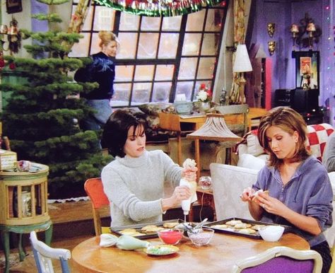 Christmas Aesthetic Friends, Aesthetic Friends, Friends Moments, Christmas Feeling, Christmas Inspo, Pinturas Disney, Friend Christmas, Friends Tv Show, Christmas Mood