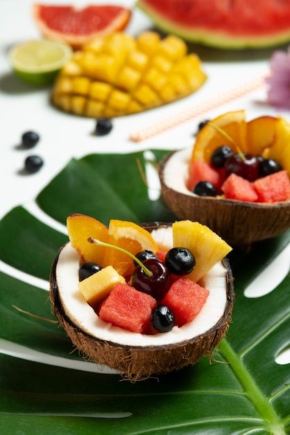 Coconut Fruit Bowl, Coconut Decor, Fruit Cart, Coconut Summer, Stitch Party, Fiji Resort, Ideas Cumpleaños, Moana Birthday Party, Fresh Coconut