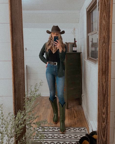 Long-Sleeve Seamless Fabric … curated on LTK Fiesta Party Outfit Ideas, Pbr Outfit For Women Winter, Cowgirl Boots With Jeans, Women’s Western Fashion, Outfit Ideas For Nashville, Western Outfits Winter, Modern Western Outfits Women, Pbr Outfits, Baddie Cowgirl Outfits