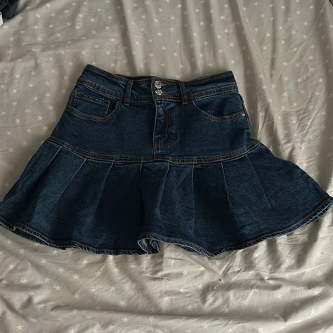 Dream Clothes Skirts, Denim Flare Skirt Outfit, Dark Wash Long Denim Skirt, Cute Jean Skirts, Jean Skirt Aesthetic, Flowy Denim Skirt, Clothing Inspo Aesthetic, Pleated Denim Skirt Outfit, Cute Summer Skirts