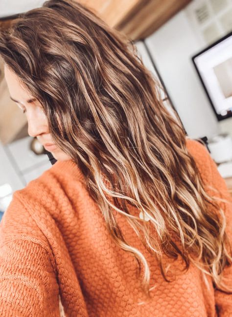 My Wavy Hair Routine Best Products For Wavy Hair, How To Style Wavy Frizzy Hair, Air Dry Wavy Hair, Wavy Frizzy Hair, Wavy Hair Routine, Frizzy Wavy Hair, Naturally Wavy Hair, Thin Wavy Hair, Messy Wavy Hair