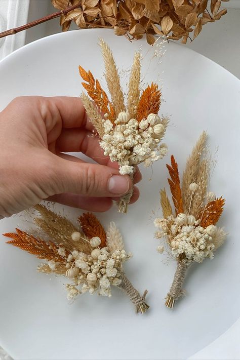 Rust Boho Wedding, Terracotta Wedding Flowers, Boho Wedding Boutonniere, Diy Boutonniere Wedding, Dried Boutonniere, Rustic Flower Arrangements, Orange Wedding Flowers, Rustic Boutonniere, Dried Flowers Wedding