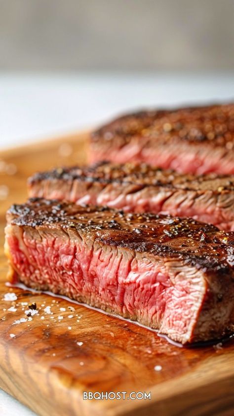 Medium rare steak: safe or risky? Uncover the truth about eating pink beef and why it's different from undercooked chicken. Read now on the blog and save for later. Reverse Sear Steak, Skirt Steak Marinade, Resep Steak, New York Strip Steak, Sous Vide Steak, Seared Salmon Recipes, Skirt Steak Recipes, Medium Rare Steak, Omaha Steaks