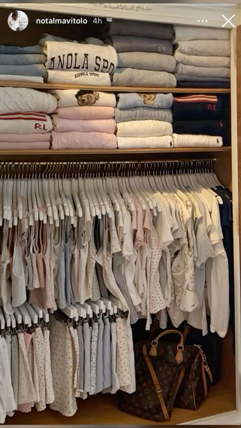 Organisation Ideas Clothes, Pretty Closet Aesthetic, Closet With Clothes Aesthetic, Organised Wardrobe Aesthetic, Chic Things List, Clothes Draw Organisation, Linen Closet Organisation, Wardrobe Inspo Closet, Walk In Wardrobe Aesthetic