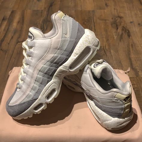 Move Over Milk, The Power Of The Air Max 95 Is In Town, And It's Got Style You'll Feel All The Way To Your Bones. Taking Form From The Human Body And '90s Track Aesthetics, It Taps Into "The Anatomy Of Air" With A Skeletal Colorway And Midsole Print Representing The Inside Of A Bone. Premium Suede, Glow-In-The-Dark Details And A Surprise On The Bottom Finish It Off. Shown: Summit White/Cool Grey/Wolf Grey/Light Bone Brand New With Original Box. (Missing Lid) Size: 6 1/2 Mens Which Also Fits Wome Nike 95, Airmax 95, Nike Airmax 95, Nike Air Max 2090, Black Athletic Shoes, White Running Shoes, Nike Tennis Shoes, Fits Women, Grey Wolf