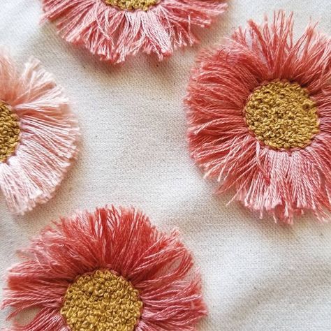 Turkey Stitch, Stitch Flowers, Hand Embroidery Videos, Hand Embroidery Flowers, Pola Sulam, Creative Embroidery, 자수 디자인, Sewing Embroidery Designs, Silk Ribbon Embroidery